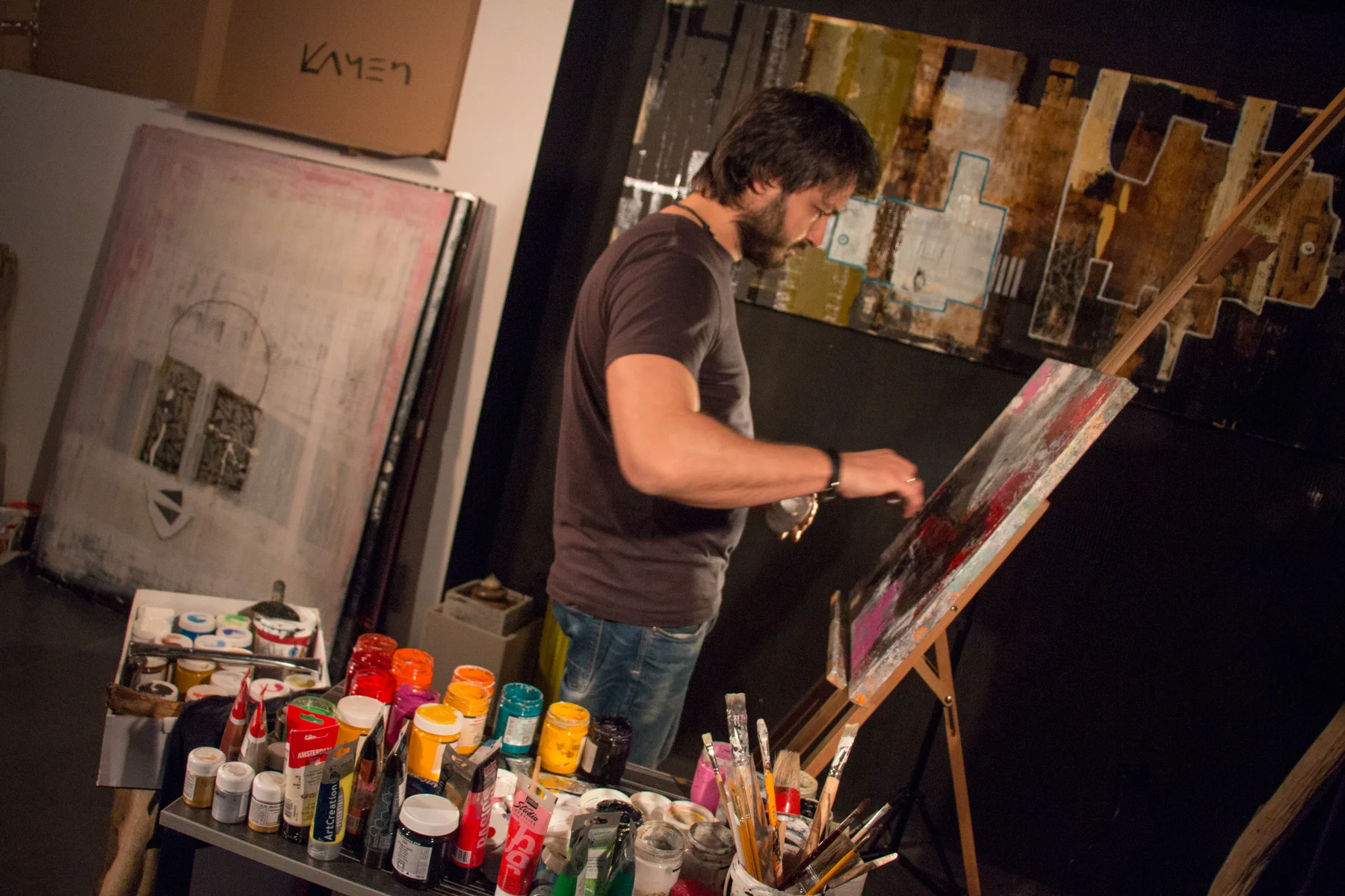 Kamen Trifonov in the studio — detail 5